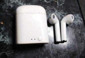 中華イヤフォン充電可能ケース付き