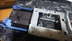 SSDをマウントとアタッチメントに取り付けたところ