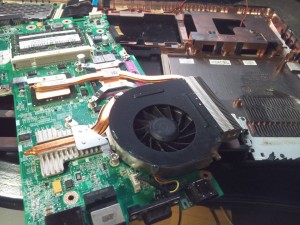 Dellノートパソコンの分解写真