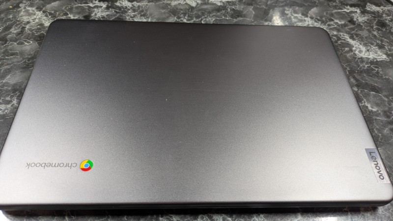 天板はアルミで剛性はしっかりしている