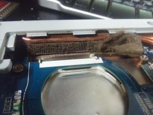 ヒートシンクに溜まった大量のほこり