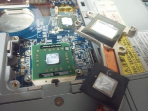 ヒートシンクにCPUグリスを塗ったところ