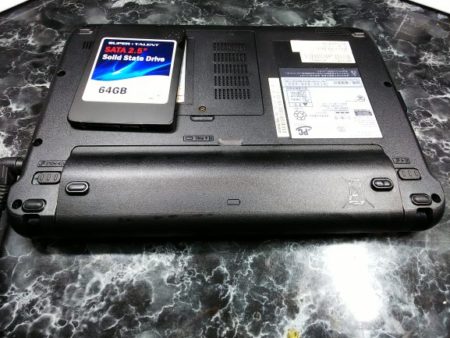 MH30C背面とSSD