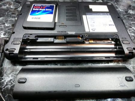 MH30Cのバッテリーを外した所