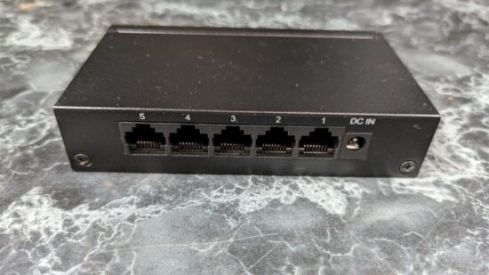 スイッチングハブの背面
