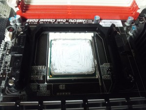 CPUにグリスを塗ったところ