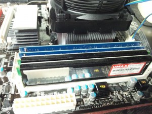 4基のメモリ